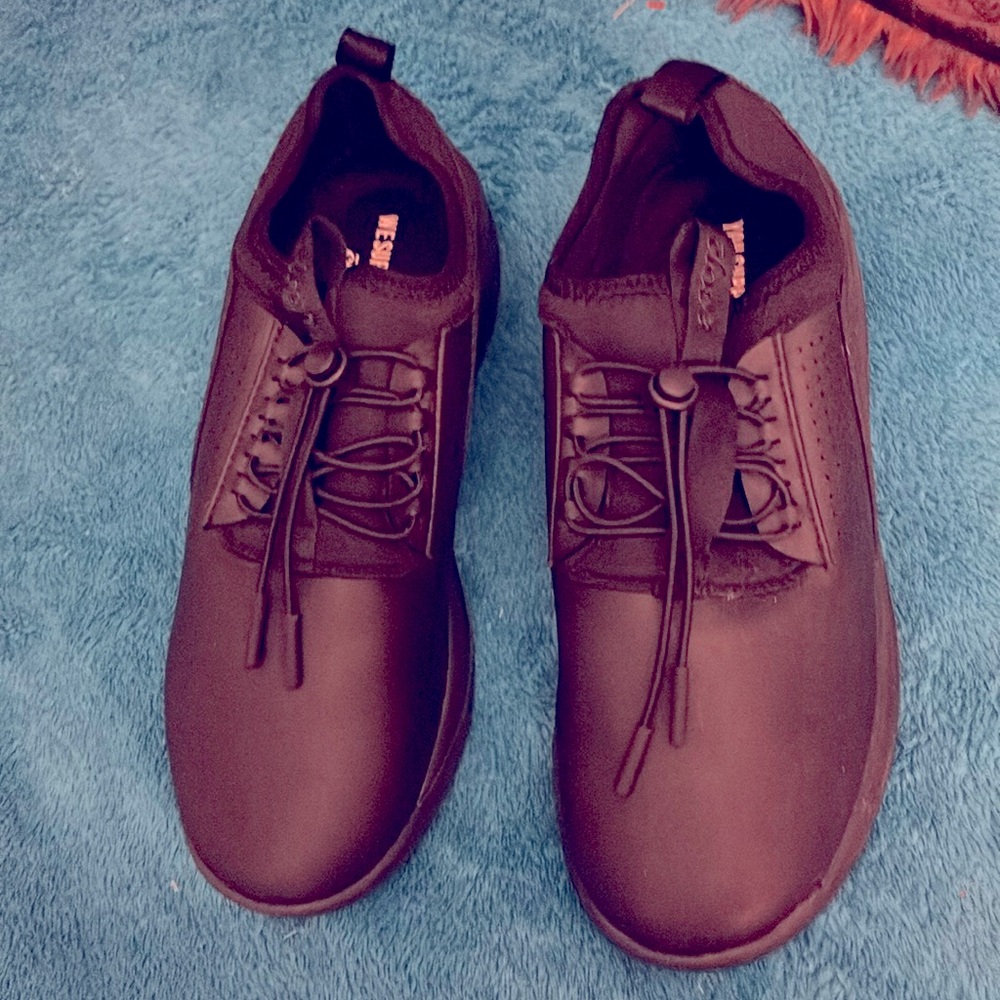 Black Cloves NWOT. Men’s 8 1/2, Women’s 10. Great for nursing or work.
